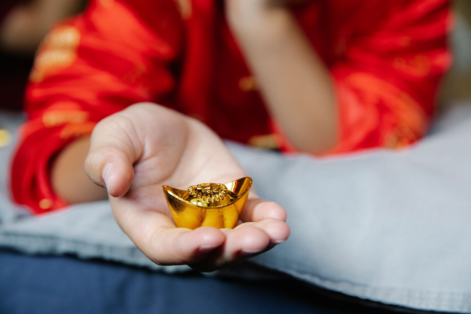 CME Group: Gold futures extend gains as safe-haven demand picks up.