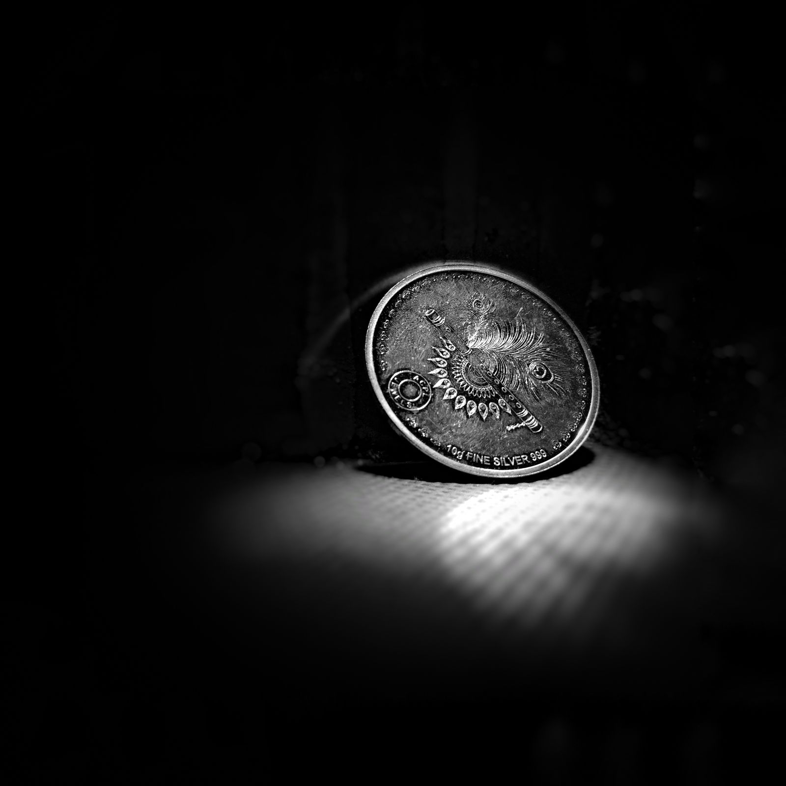SILVER tumbles 5% with eyes on Iran