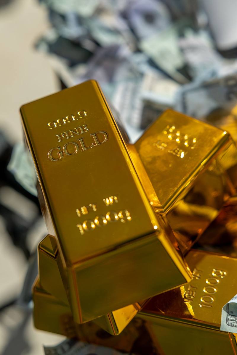 HONG KONG's Financial Secretary Promotes Gold Refining Industry During Switzerland Visit