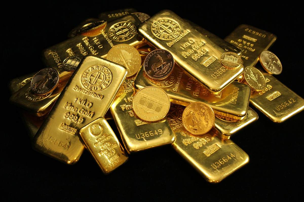 Pension Funds Use Gold as Bond Hedge Weakens