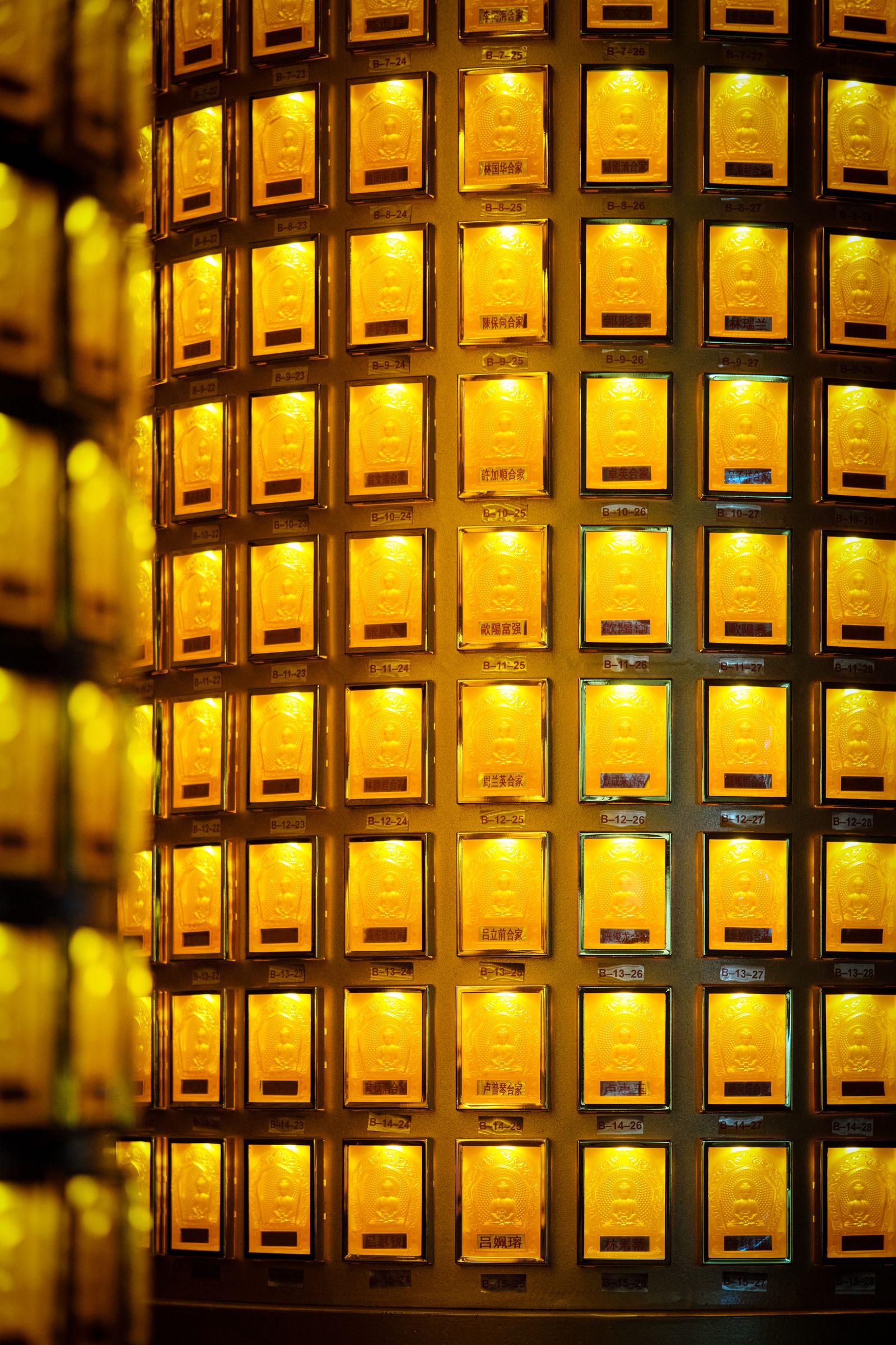 Gold Prices Slip as Markets Reassess October Fed Rate Expectations
