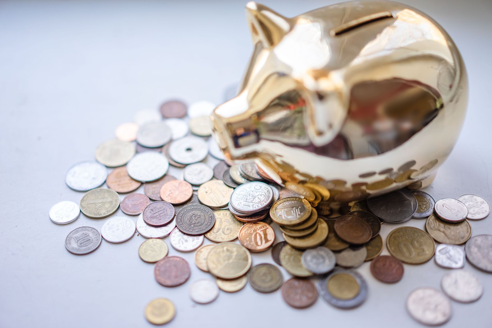 GOLD crashes below $4,200 as oil shock backfires: here's why $4,000 matters